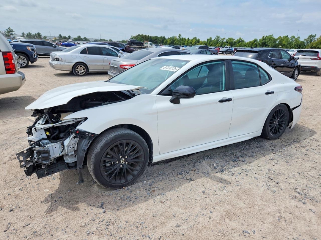Vue de 2022 TOYOTA CAMRY SE NIGHTSHADE, angle 1