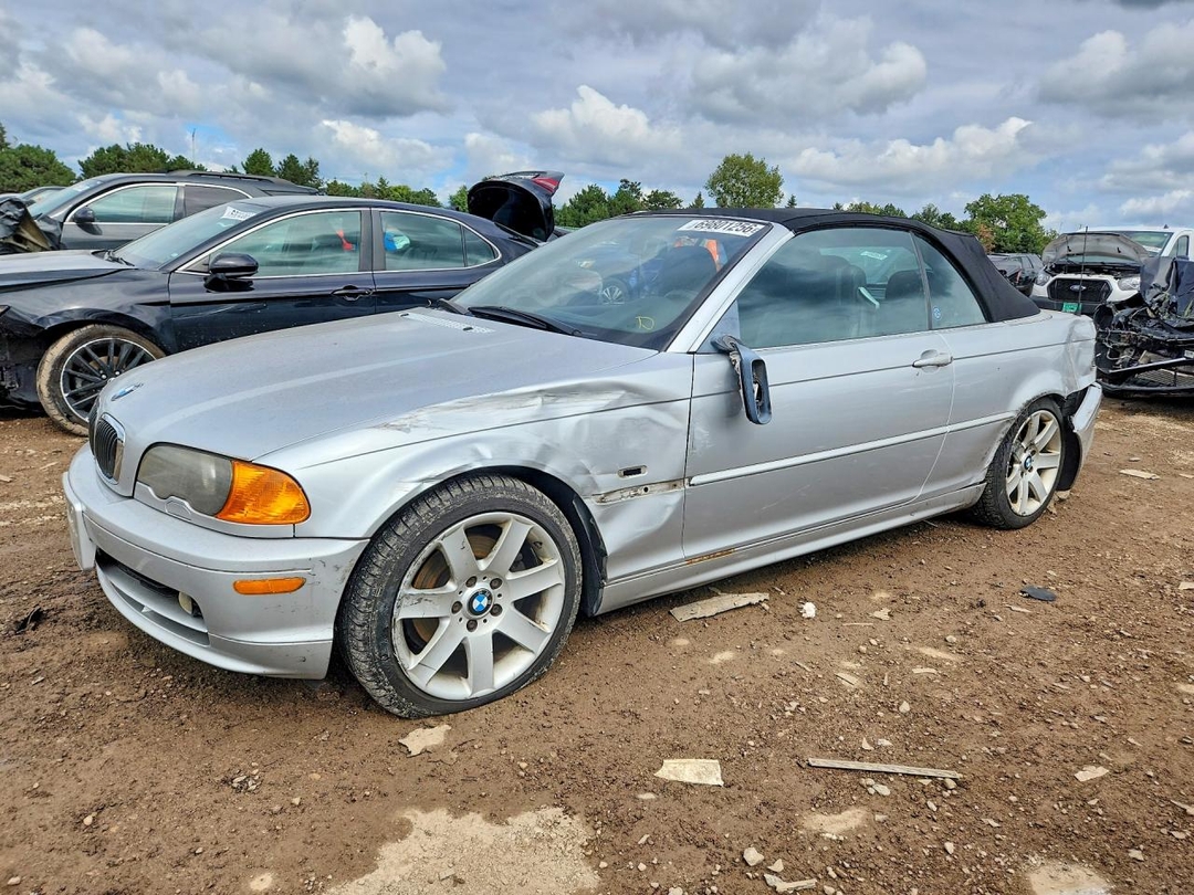 Вид 2001 BMW 325 CI, угол 1