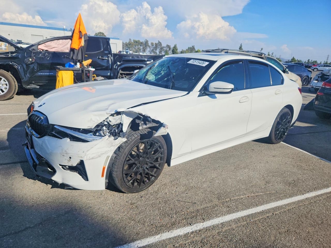 Вид 2022 BMW 330I, угол 1