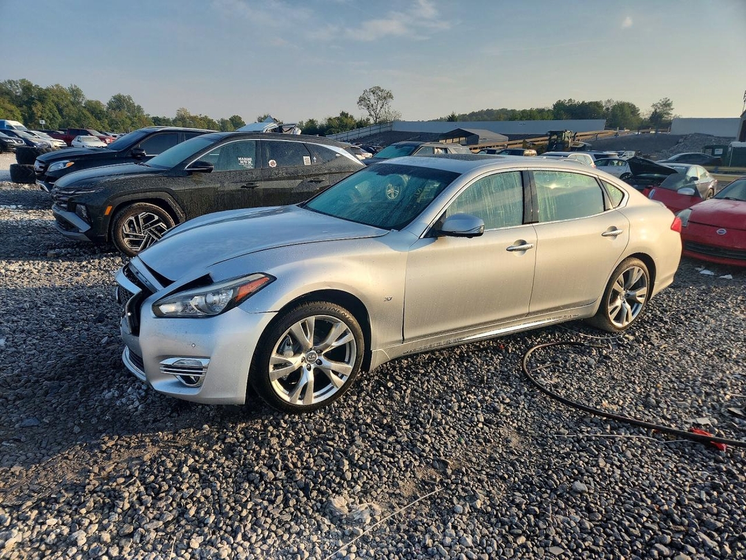 Vista de 2019 INFINITI Q70L 3.7 LUXE, ángulo 1
