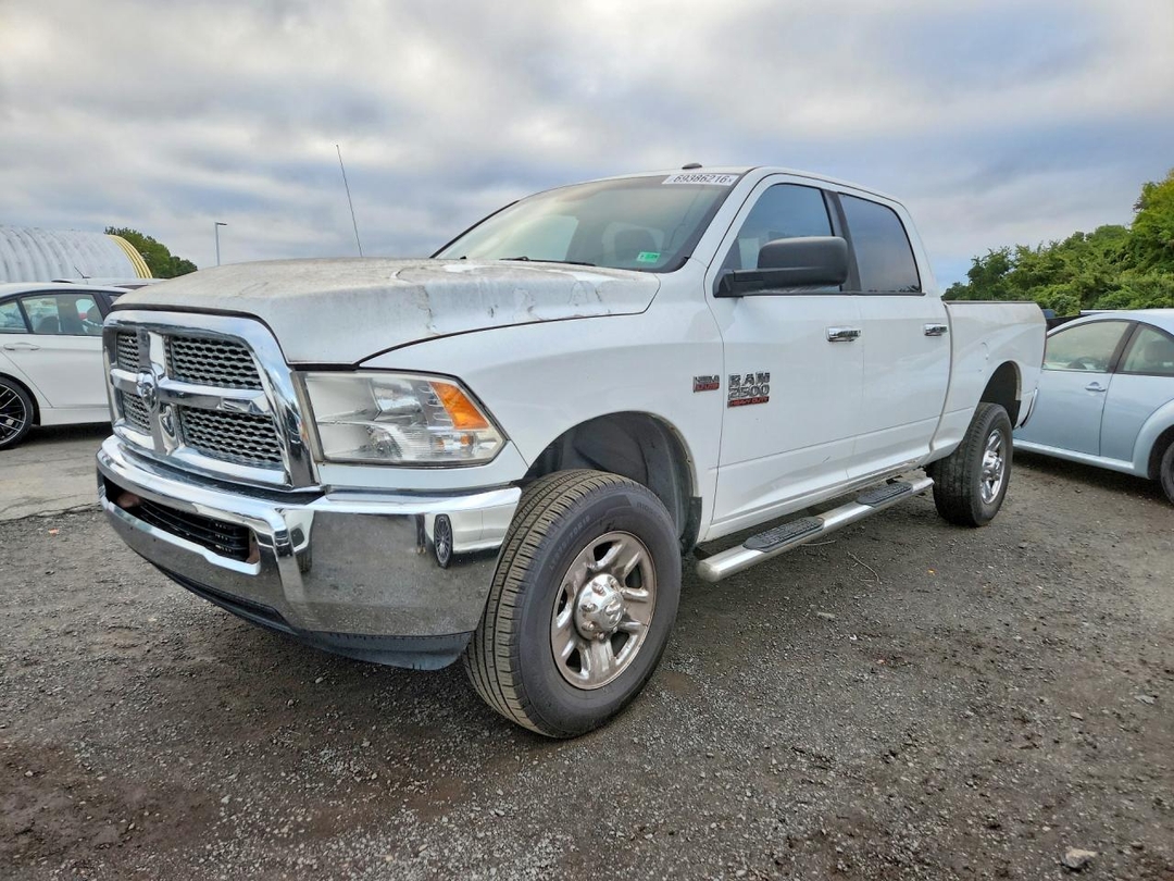 Vista de 2016 RAM 2500 SLT, ángulo 1