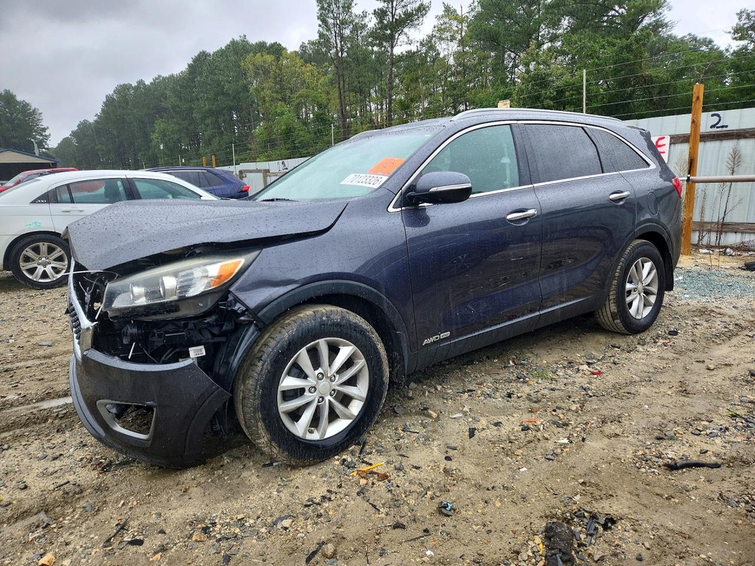 Vue de 2016 KIA SORENTO LX V6, angle 1