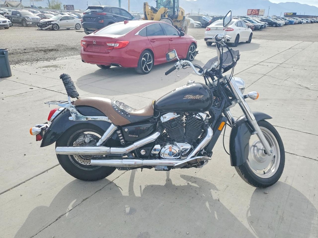 Vue de 2003 HONDA VT1100, angle 1