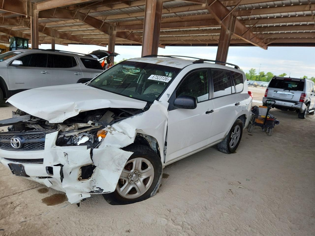 منظر 2011 TOYOTA RAV4 BASE، زاوية 1