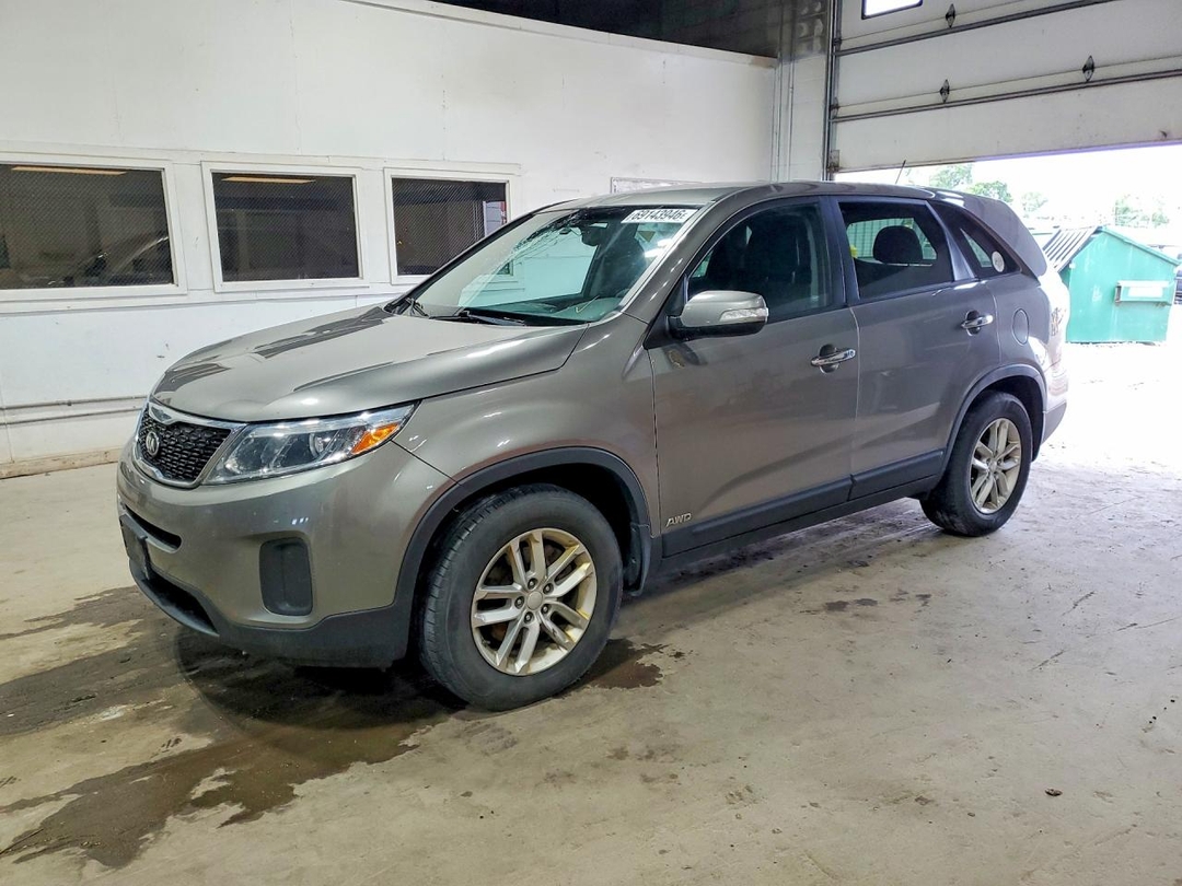 منظر 2015 KIA SORENTO LX، زاوية 1