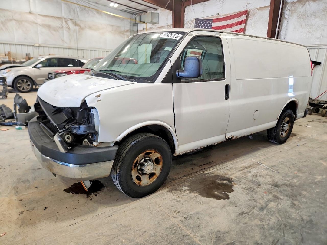 Вид 2009 CHEVROLET EXPRESS 3500 DELIVERY VAN, угол 1