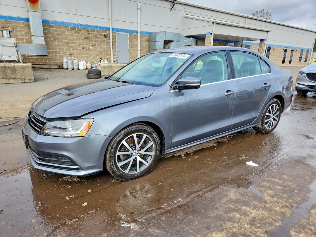 Вид 2017 VOLKSWAGEN JETTA SE, угол 1