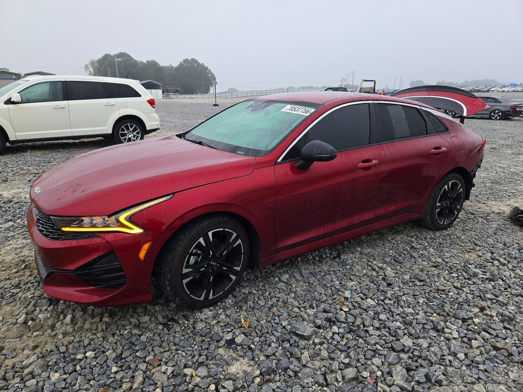 Vista de 2022 KIA K5 GT LINE, ángulo 1