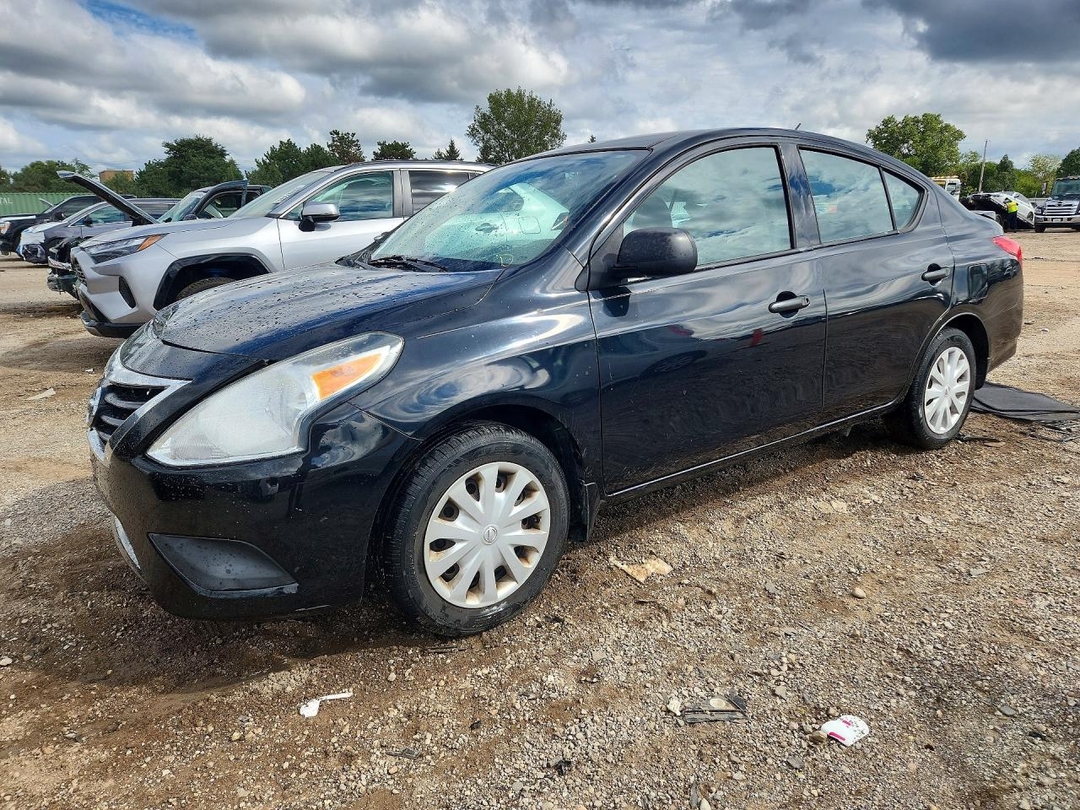 Vista de 2015 NISSAN VERSA 1.6 S PLUS, ángulo 1