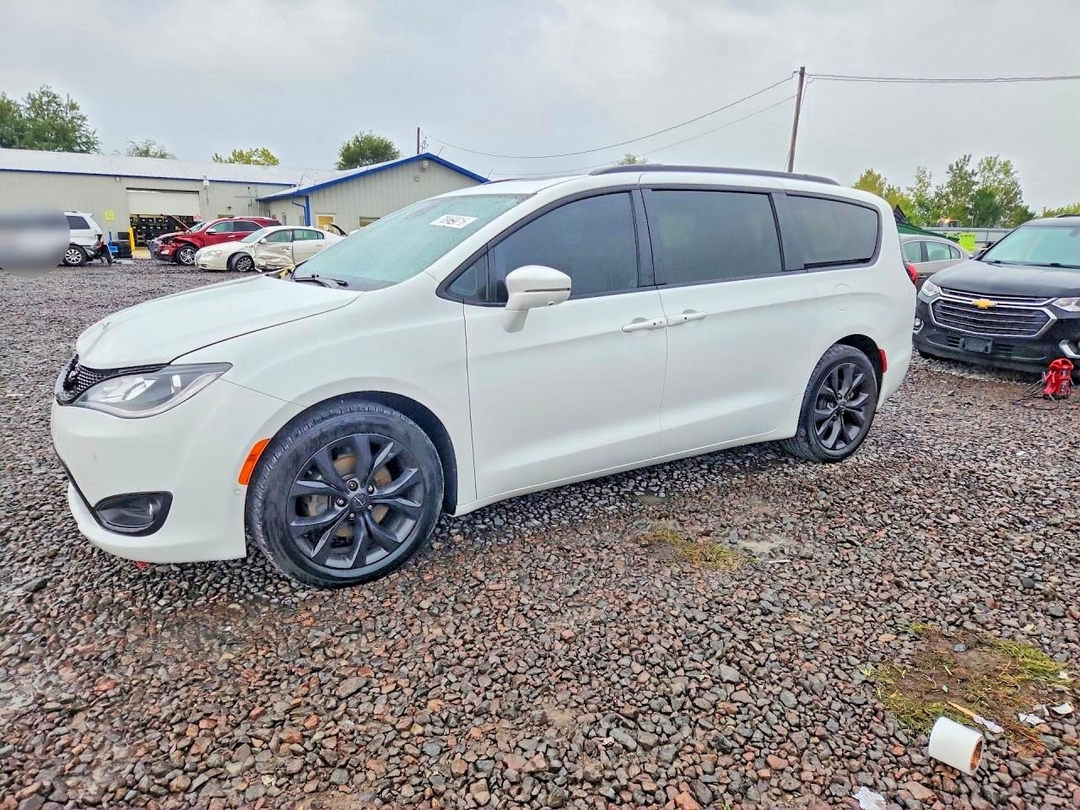 2020 CHRYSLER PACIFICA LIMITED view, angle 1