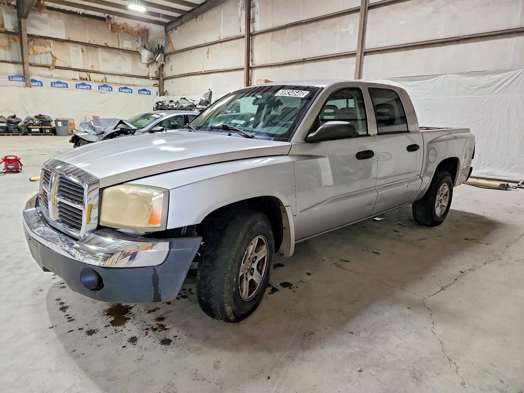 Вид 2005 DODGE DAKOTA QUAD SLT, угол 1