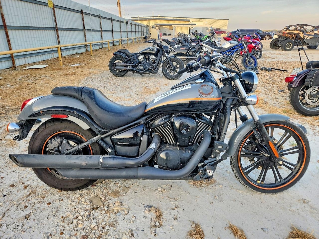 Вид 2019 KAWASAKI VN900 C, угол 1