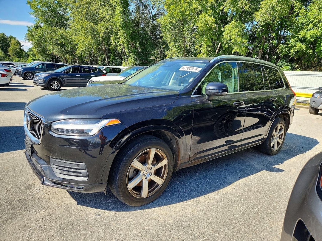 2021 VOLVO XC90 T6 MOMENTUM view, angle 1