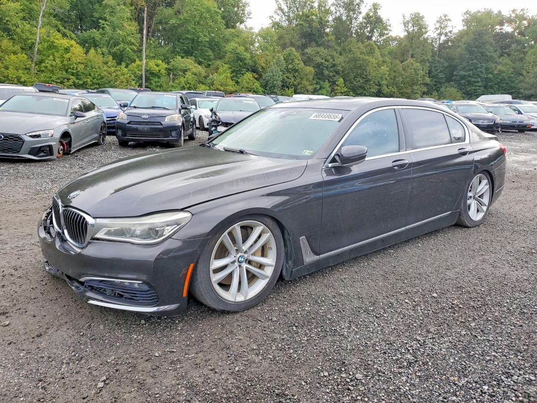 Vue de 2016 BMW 750 XI, angle 1