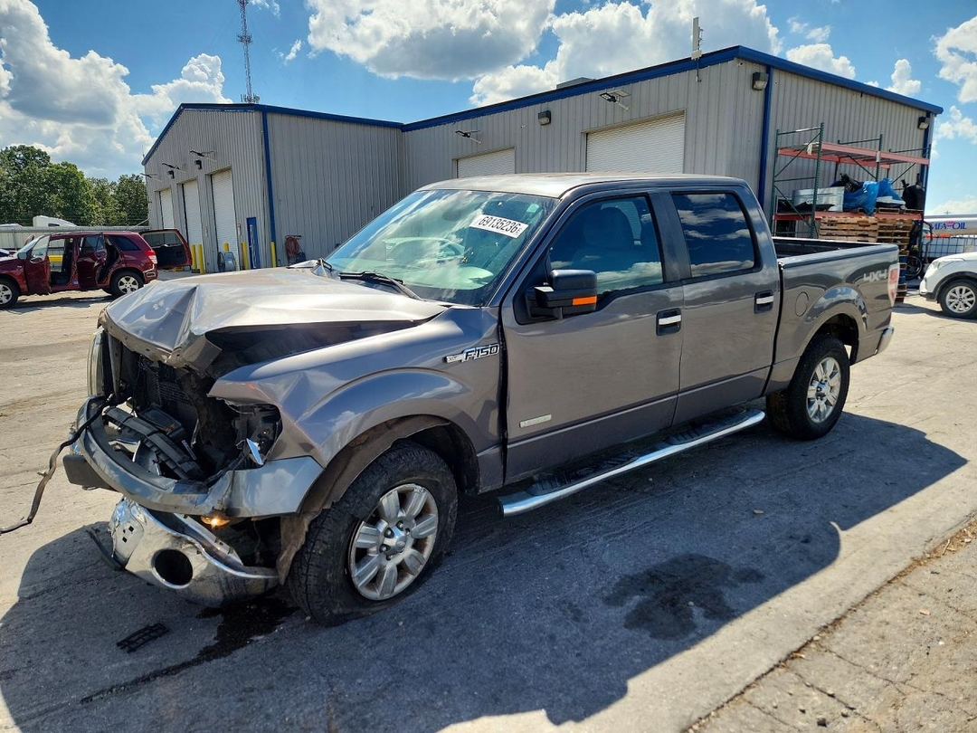 Vue de 2011 FORD F150 SUPERCREW, angle 1