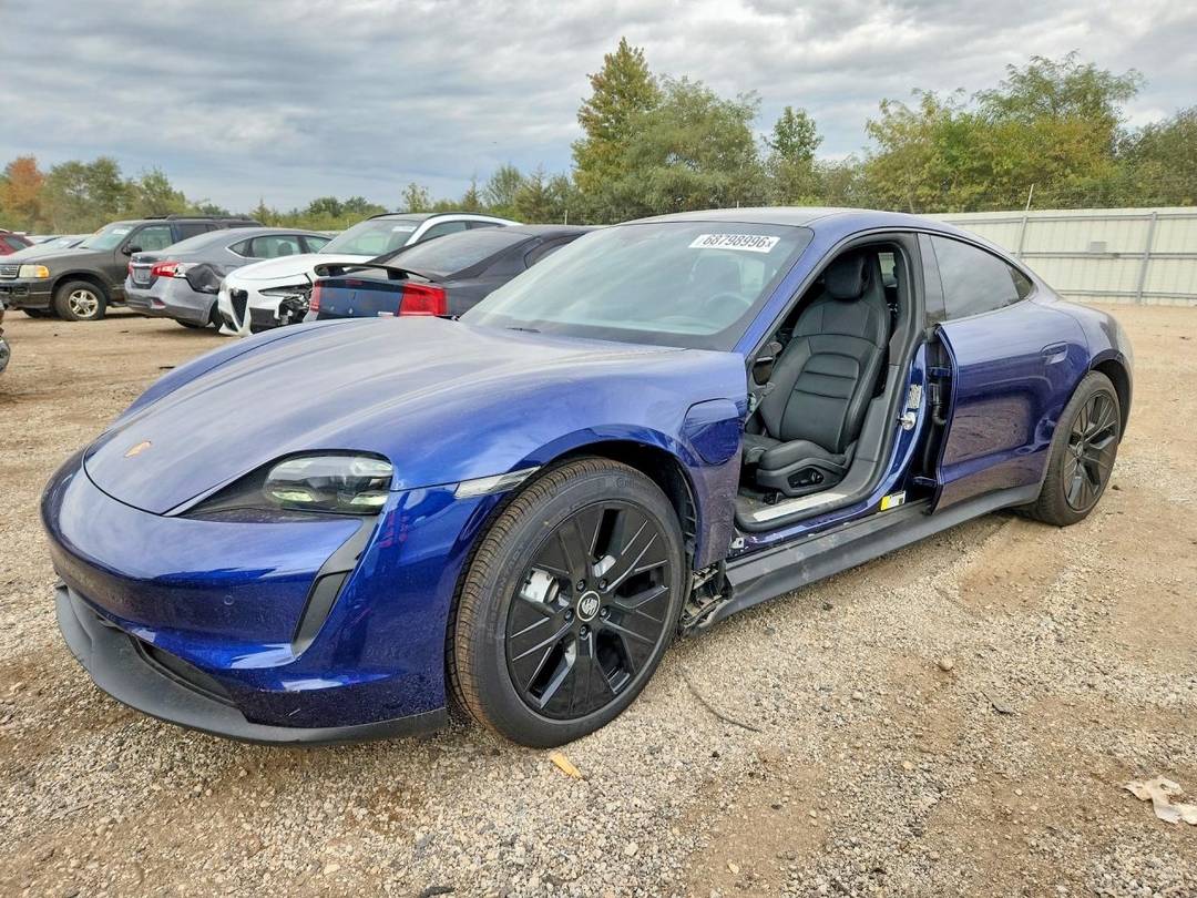 Vue de 2021 PORSCHE TAYCAN 4S, angle 1