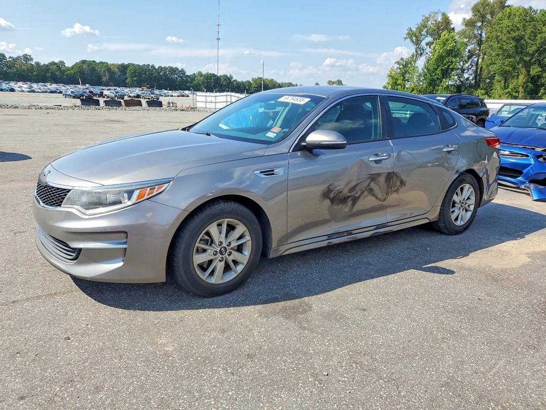 منظر 2018 KIA OPTIMA LX، زاوية 1