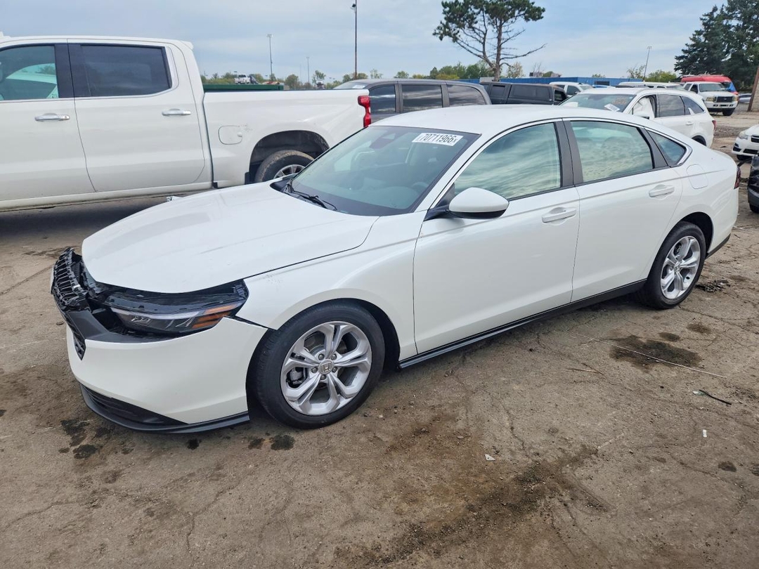 Вид 2026 HONDA ACCORD LX, угол 1