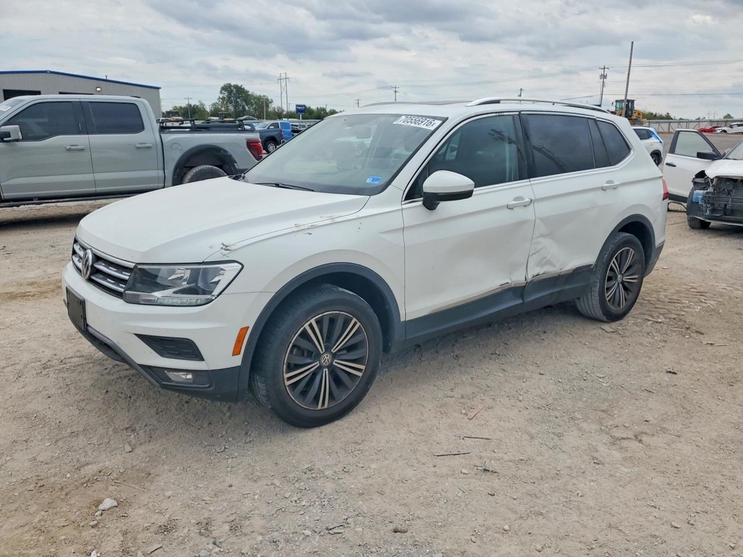 Vue de 2018 VOLKSWAGEN TIGUAN SE, angle 1