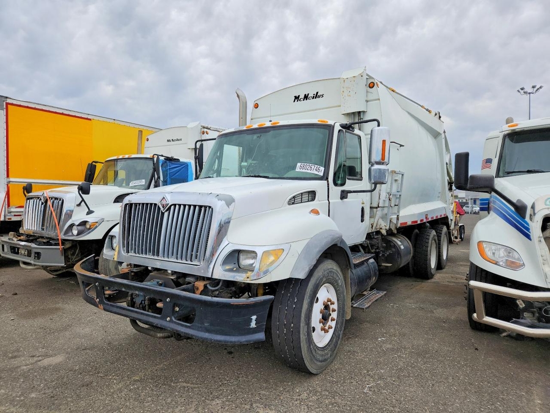 Vue de 2004 INTERNATIONAL 7000 7400, angle 1