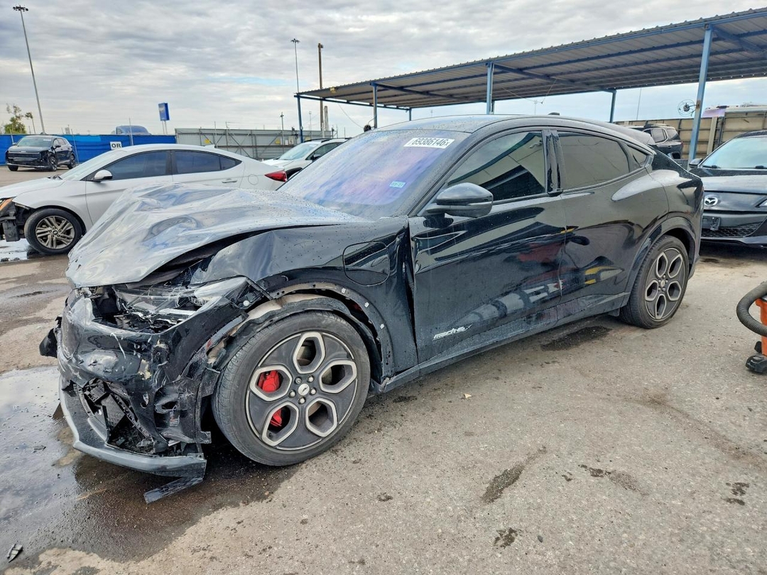 Vista de 2022 FORD MUSTANG MACH-E GT, ángulo 1