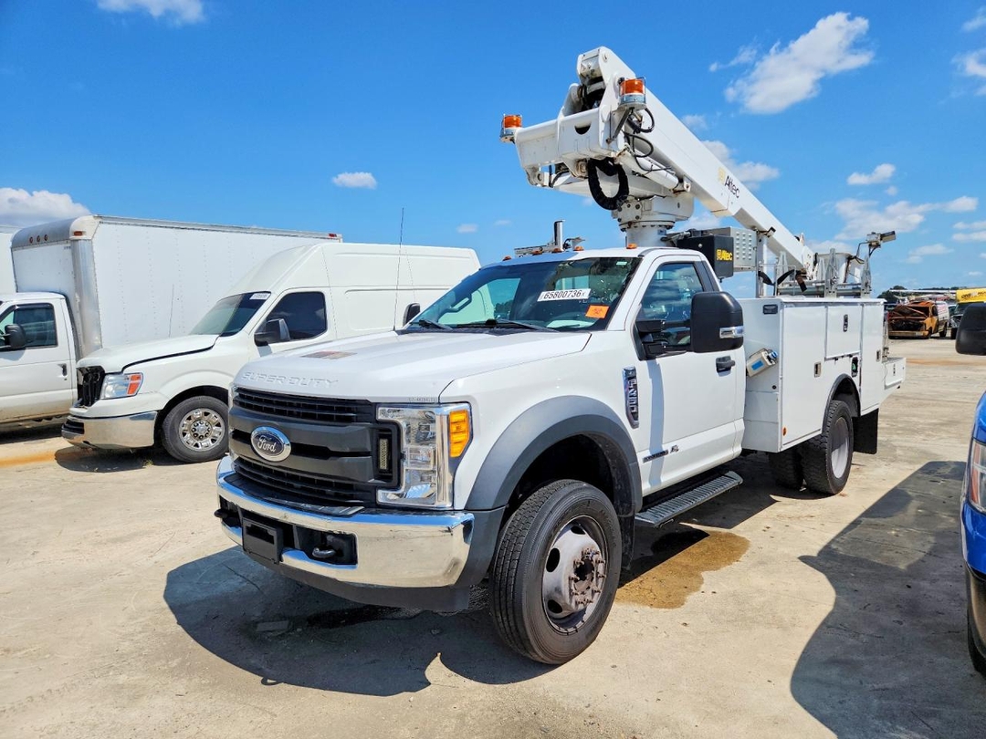 Vedere 2017 FORD F450 SUPER DUTY BUCKET TRUCK, unghi 1