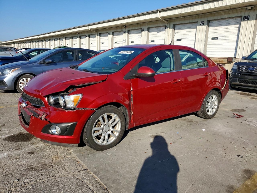 منظر 2013 CHEVROLET SONIC LT، زاوية 1