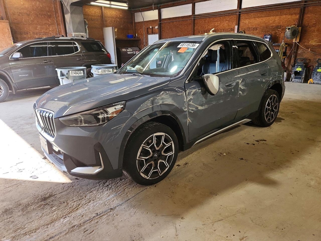 Вид 2024 BMW X1 XDRIVE28I, угол 1