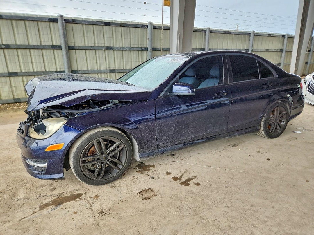 Vista de 2012 MERCEDES-BENZ C 300 4MATIC, ángulo 1