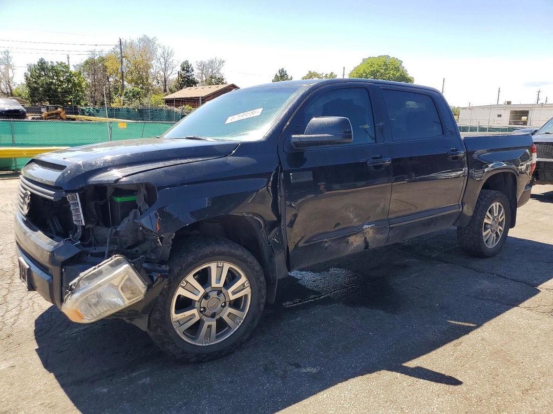 Vue de 2014 TOYOTA TUNDRA CREWMAX PLATINUM, angle 1