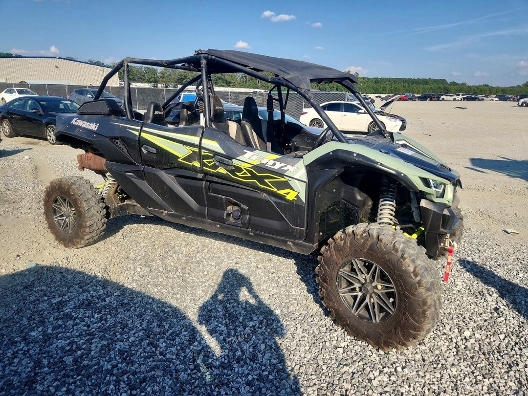 Вид 2024 KAWASAKI TERYX KRX4 UTILITY VEHICLE, угол 1