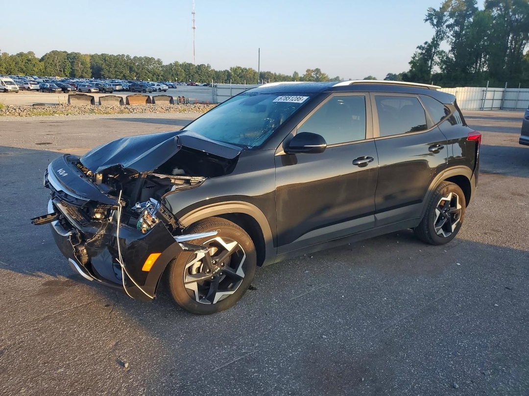 Vista de 2025 KIA SELTOS S, ángulo 1