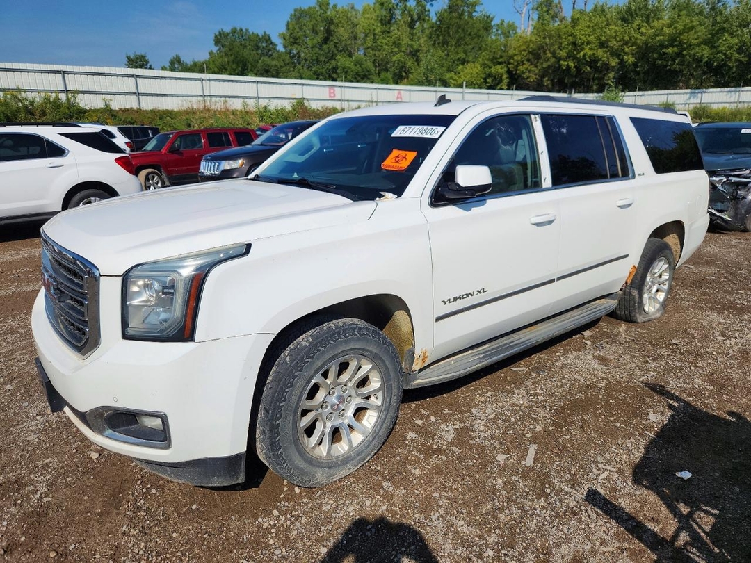 Vue de 2015 GMC YUKON XL K1500 SLE, angle 1