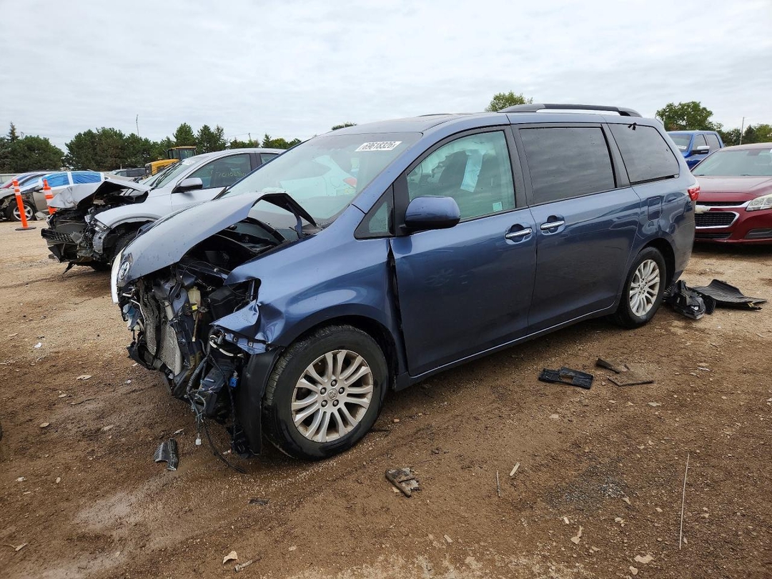 Vista de 2015 TOYOTA SIENNA XLE PREMIUM 8-PASSENGER, ángulo 1