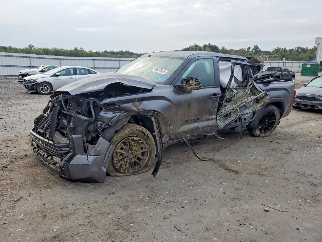 منظر 2025 TOYOTA TUNDRA SR5، زاوية 1