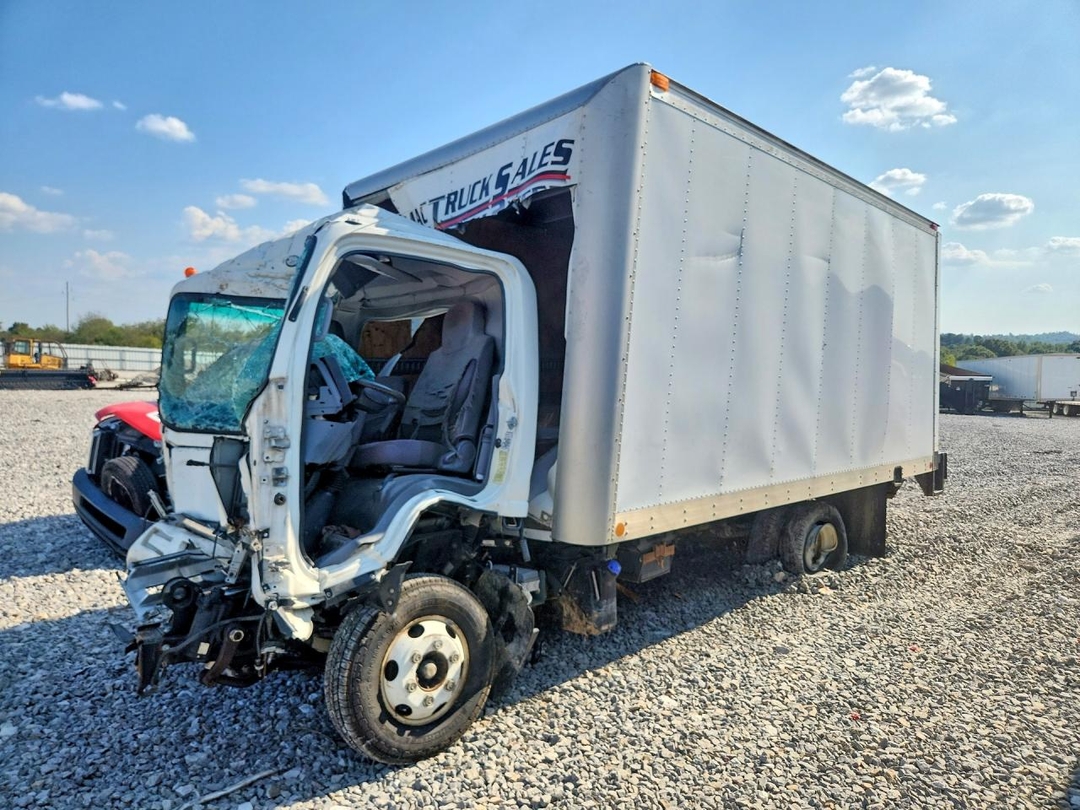 Vue de 2011 ISUZU NPR BOX TRUCK, angle 1