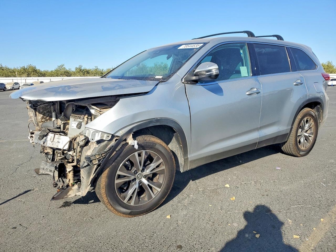 Vedere 2019 TOYOTA HIGHLANDER LE, unghi 1