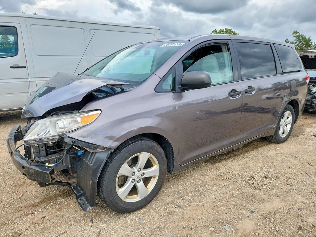 Vista de 2011 TOYOTA SIENNA BASE 7-PASSENGER, ángulo 1