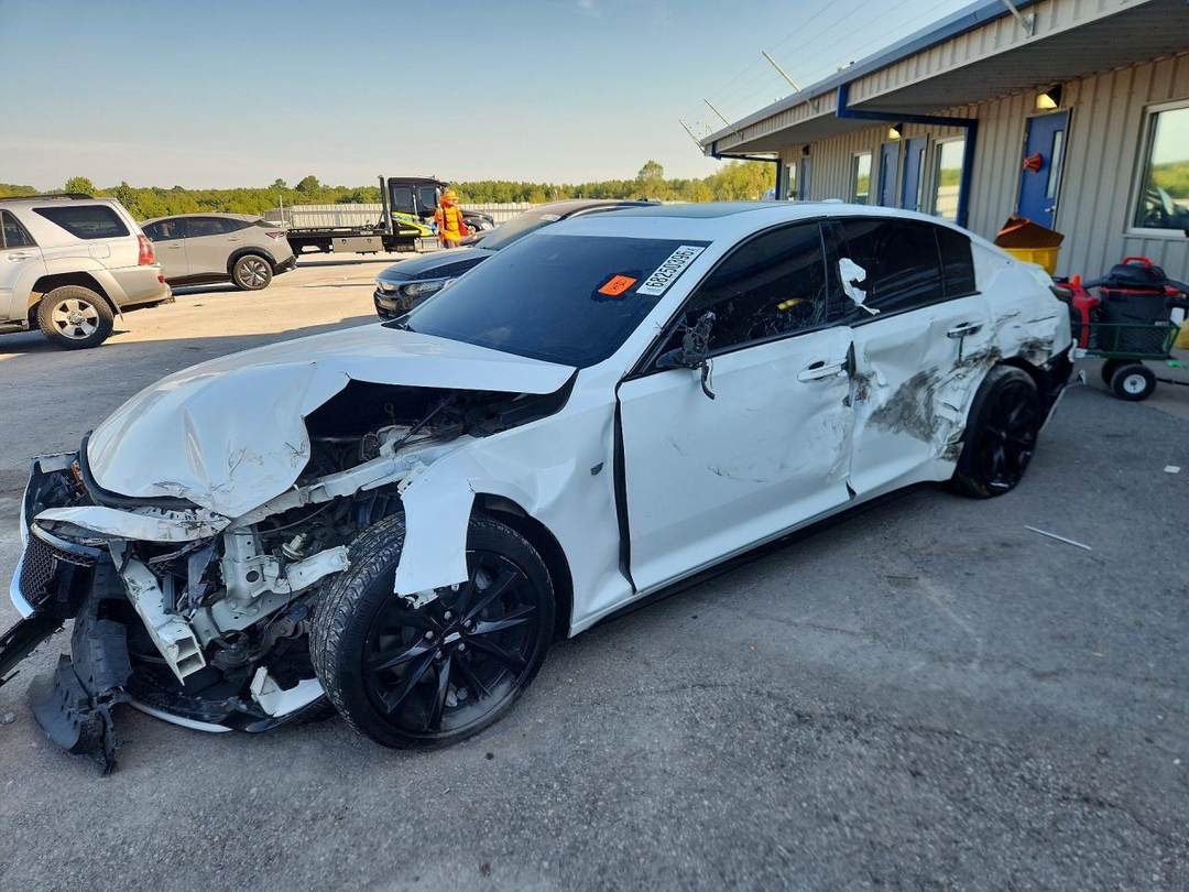 Vue de 2020 CADILLAC CT5 SPORT, angle 1