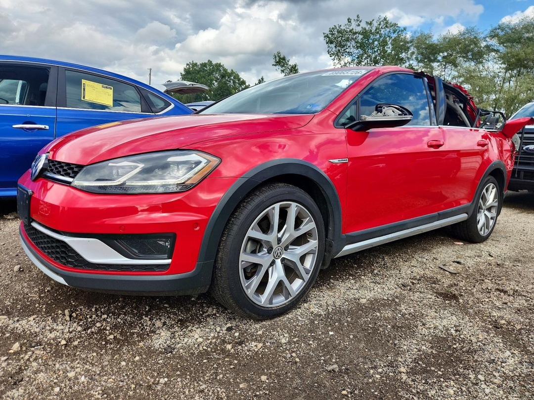 Vue de 2018 VOLKSWAGEN GOLF ALLTRACK S, angle 1