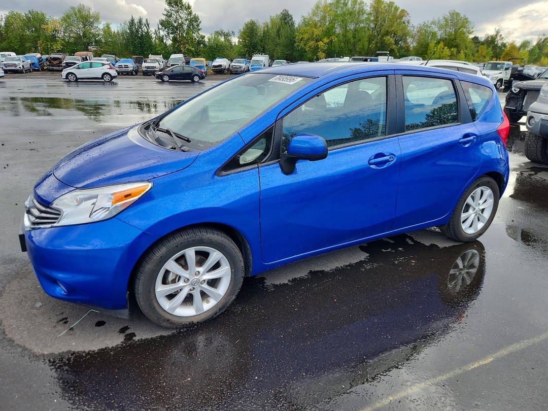 Vue de 2014 NISSAN VERSA NOTE S, angle 1