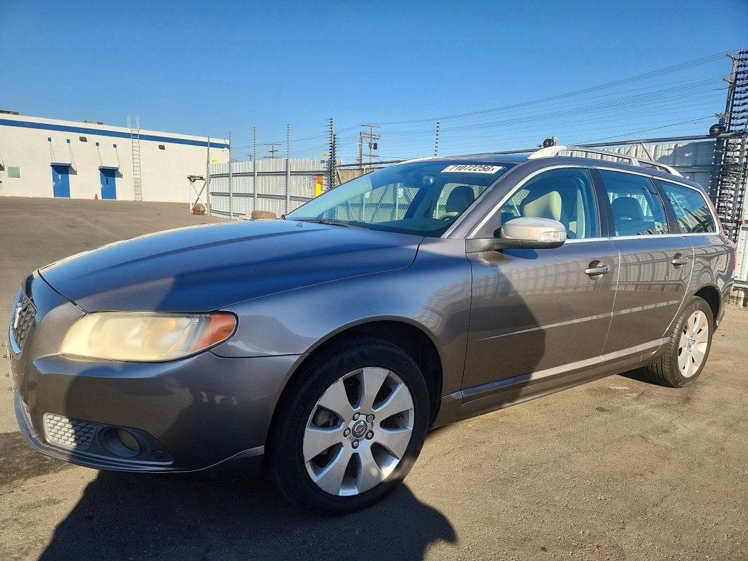 منظر 2008 VOLVO V70 3.2، زاوية 1