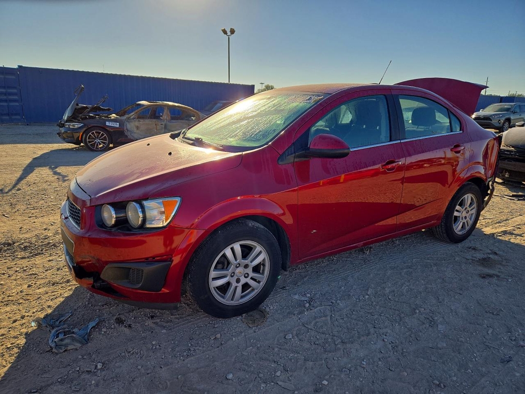 Вид 2015 CHEVROLET SONIC LT, угол 1