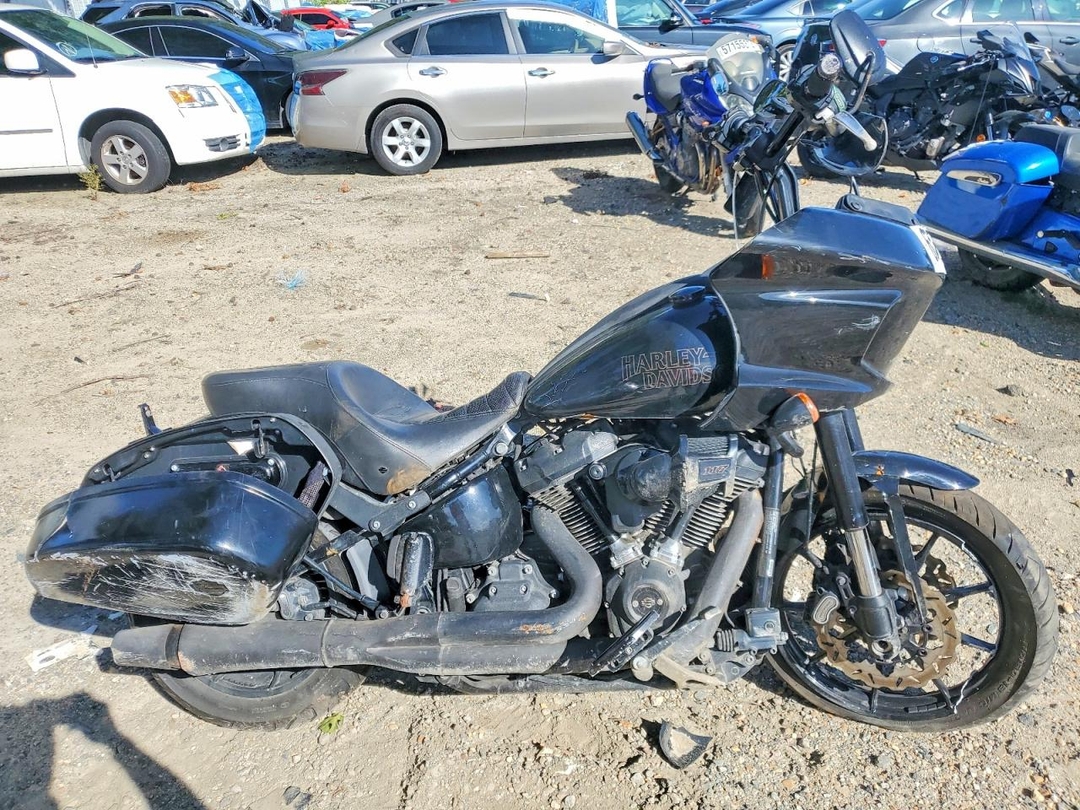 Vue de 2023 HARLEY-DAVIDSON FXLRST, angle 1