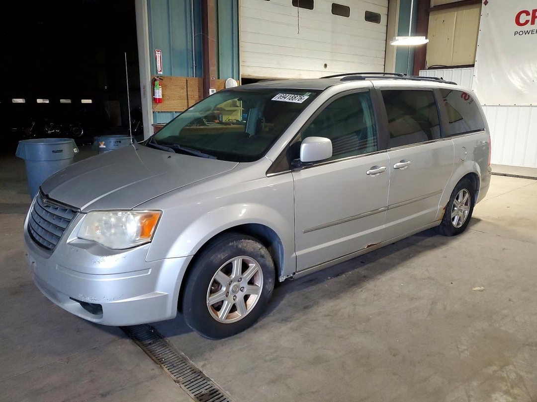 Вид 2010 CHRYSLER TOWN &amp; COUNTRY TOURING PLUS, угол 1