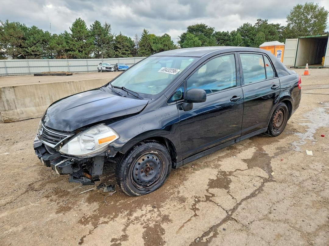 Vedere 2011 NISSAN VERSA 1.8 S, unghi 1