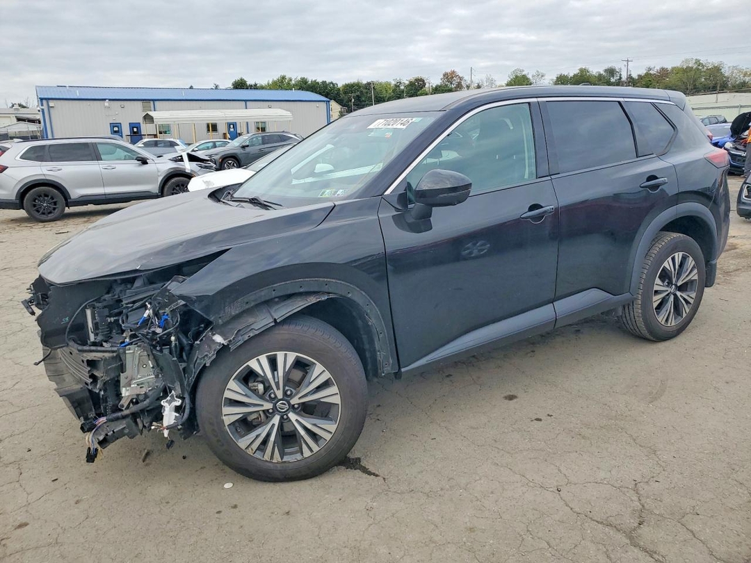Vista de 2021 NISSAN ROGUE SV, ángulo 1