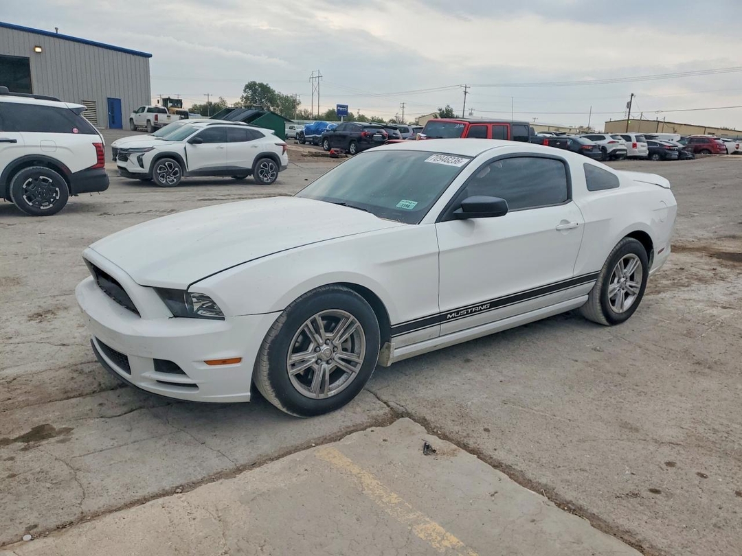Vue de 2014 FORD MUSTANG, angle 1