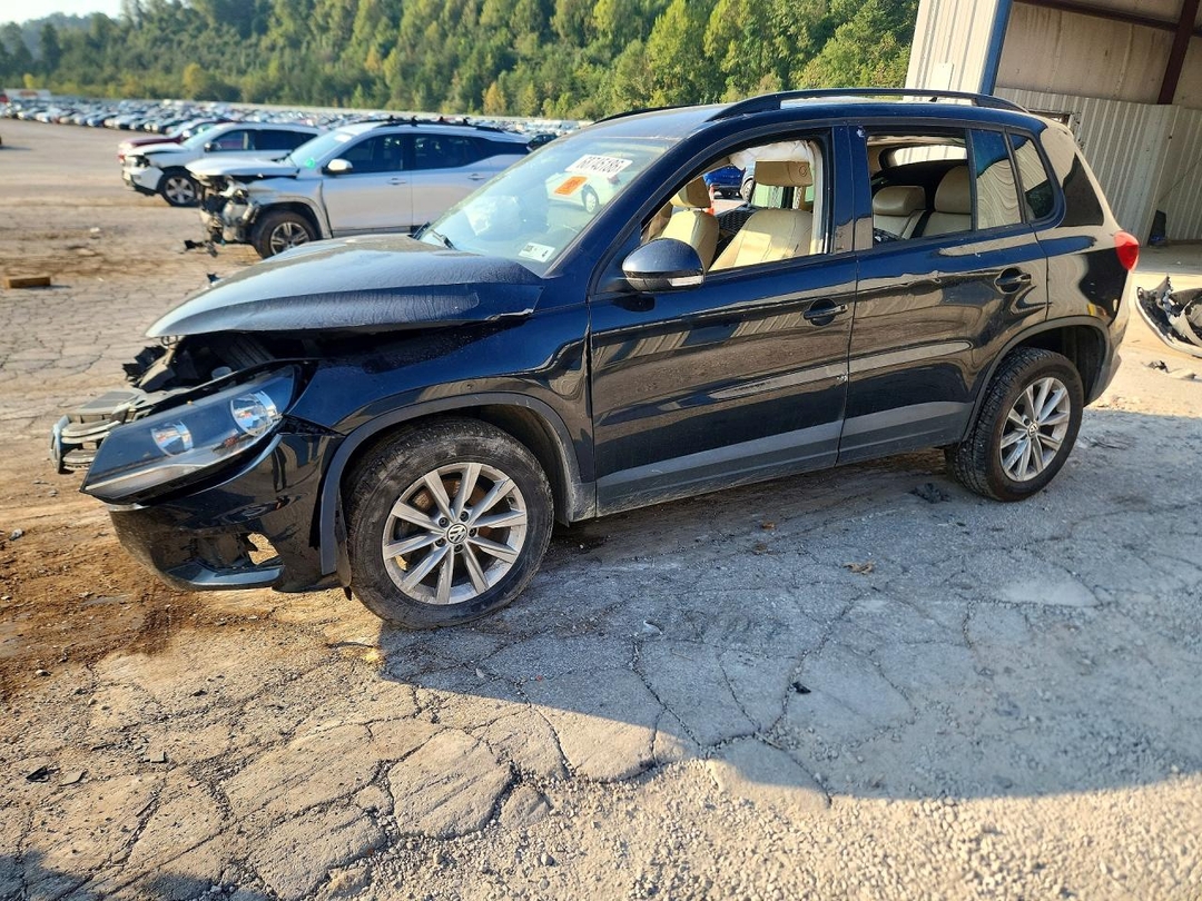 Vedere 2015 VOLKSWAGEN TIGUAN S, unghi 1