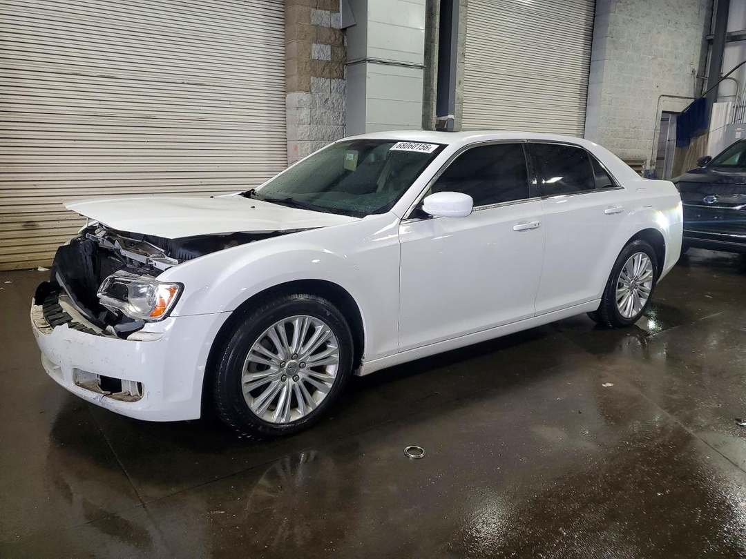 Vista de 2014 CHRYSLER 300, ángulo 1